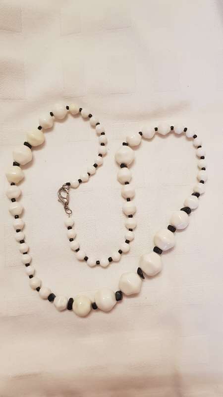 Vintage Costume Jewellery:  Necklace strung with various size white plastic beads