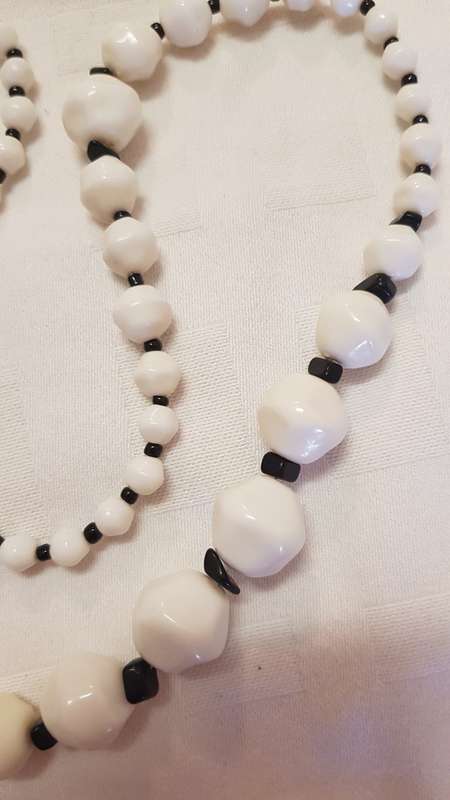 Vintage Costume Jewellery:  Necklace strung with various size white plastic beads