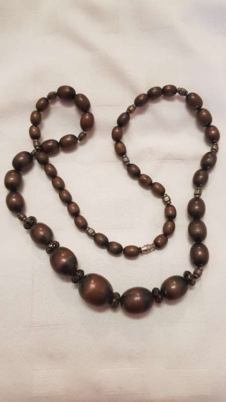 Vintage Costume Jewellery:  Necklace strung with brown plastic beads. Little girls dress-up type