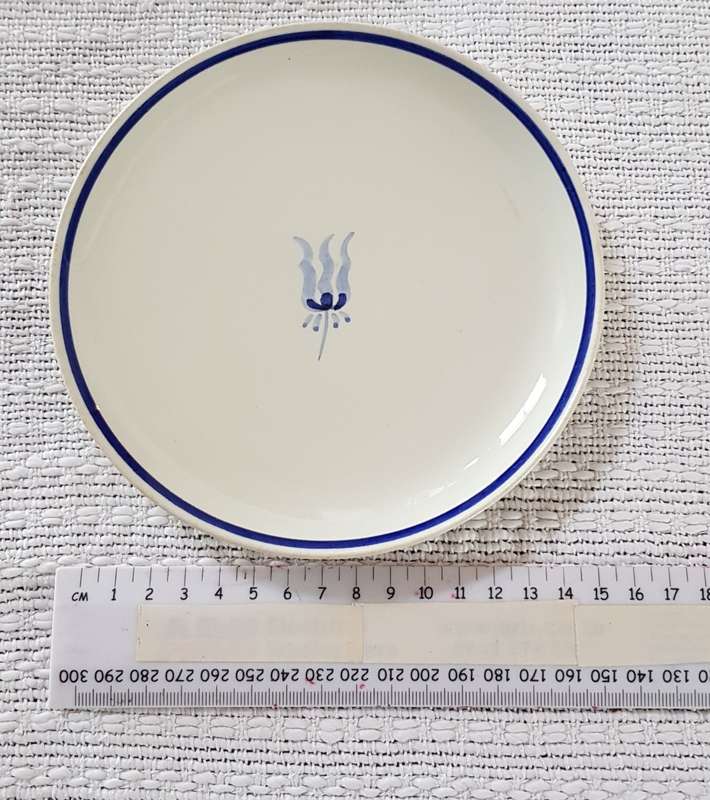 Vintage Dutch Delft ceramic plate. (Delfts Blauw). Small plate from the 1950s.  Marked Goedewaagen