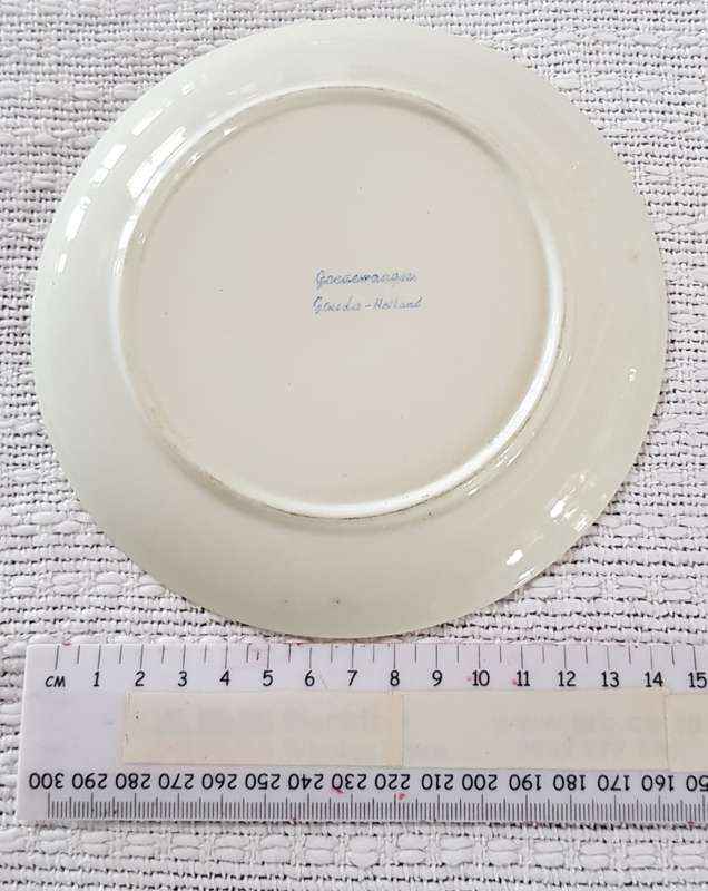 Vintage Dutch Delft ceramic plate. (Delfts Blauw). Small plate from the 1950s.  Marked Goedewaagen