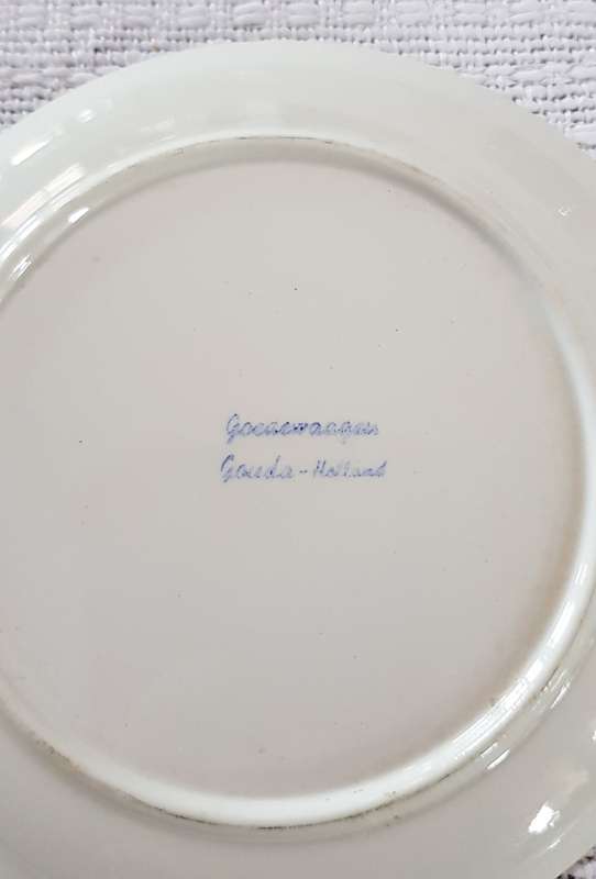 Vintage Dutch Delft ceramic plate. (Delfts Blauw). Small plate from the 1950s.  Marked Goedewaagen
