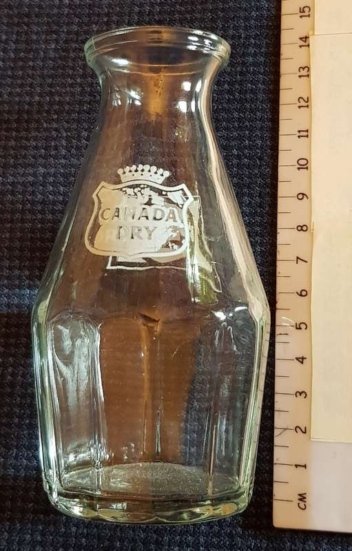Vintage drinks mix carafe marked Pepsi one side and Canada Dry
