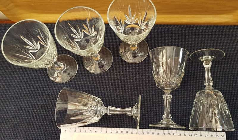 Glasses: Set of 6x Stemmed small wine or sherry glasses with pressed glass design