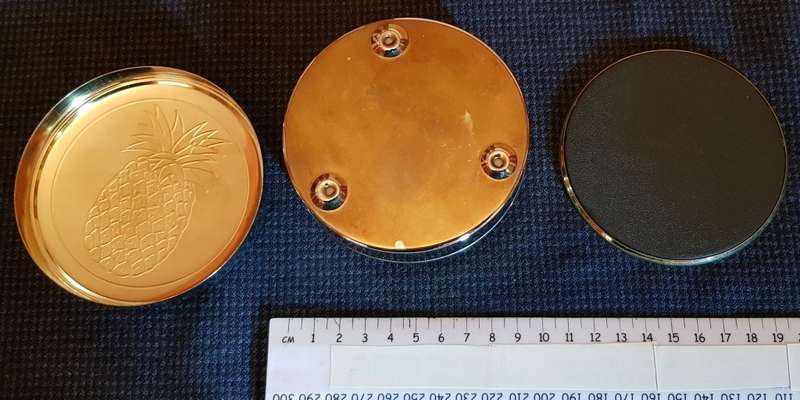 Brass ornaments for the Bar. 1x Round tray with 4x small coasters.  1x Brass coaster set of x6