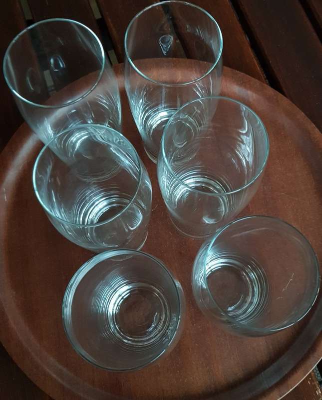 Glasses: Set of 6x Clear glass beer tumblers.