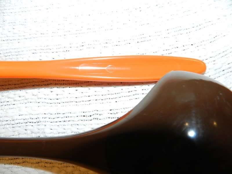 Vintage Kitchen Utensils Set of 2x Addis  Melamine  Ladles.  One in chocolate Brown colour and one