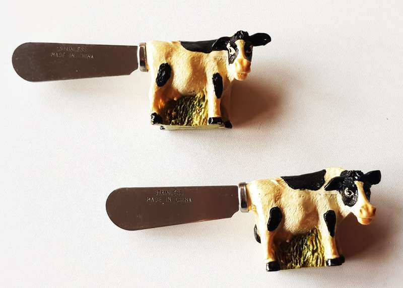 Collectable set of 2x Decorative Cheese Snack Board items.  Dutch White and black dairy cow