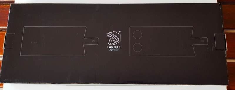 Laguiole Cheese board and knife set. A wooden board with handle and 9x different cheese knives