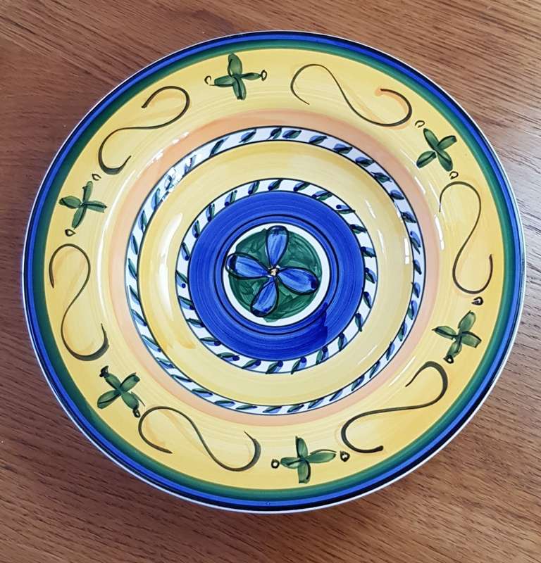 Table Serving Ware Set:   1x Porcelain Dish.