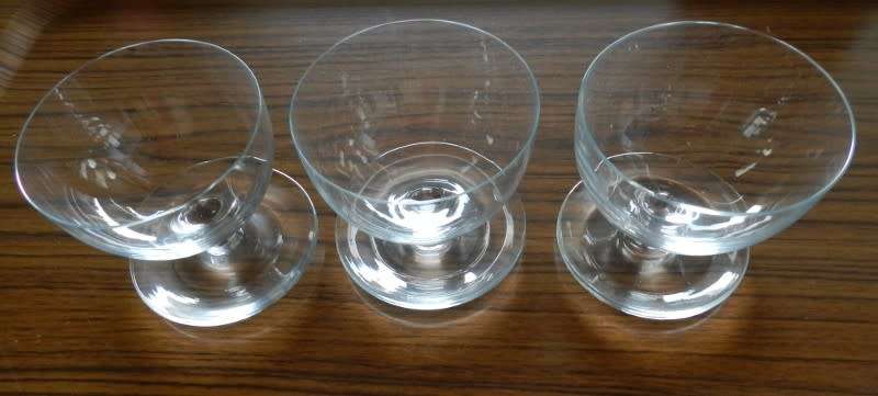 Set of 3x Grapefruit/Ice Cream/Sorbet footed bowls with base for spoon rest.