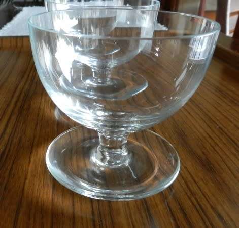 Set of 3x Grapefruit/Ice Cream/Sorbet footed bowls with base for spoon rest.