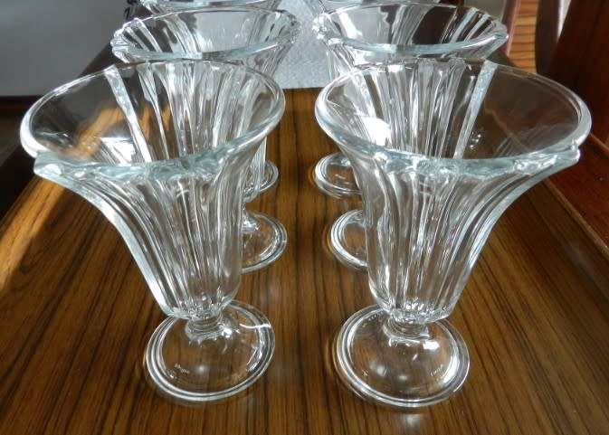 Set of 6x Parfait/Sundae/Gelato heavy footed Goblets. Decorative/moulded Glass.  Made in Italy