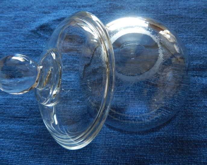 Vintage collectable lidded Sweet/Trinket glass dish.  Anchor Hocking glass made in USA. Clear glass.