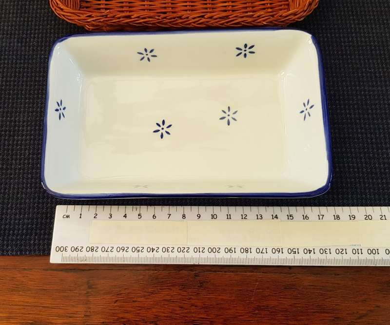 Ceramic small rectangular serving dishes in fitted basket.