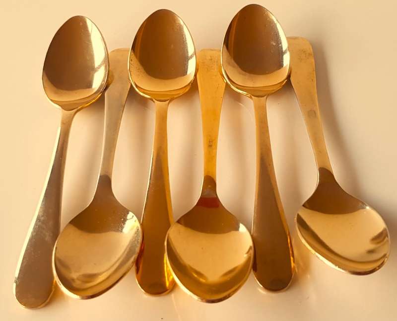 Vintage collectable set of 6x Gold plated tea spoons.