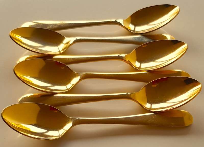 Vintage collectable set of 6x Gold plated tea spoons.