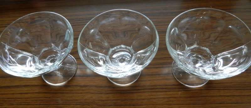 Set of 3x Ice Cream/Sorbet footed bowls. Decorative/moulded Glass.
