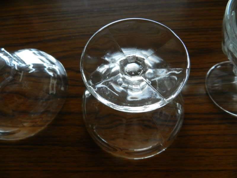 Set of 3x Ice Cream/Sorbet footed bowls. Decorative/moulded Glass.