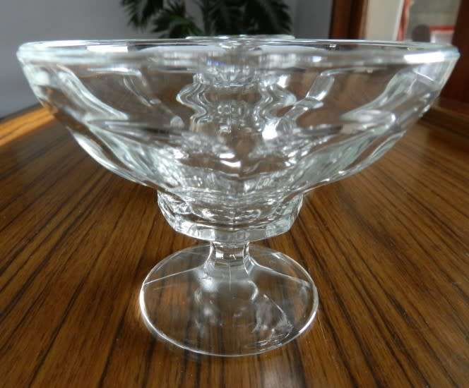 Set of 3x Ice Cream/Sorbet footed bowls. Decorative/moulded Glass.