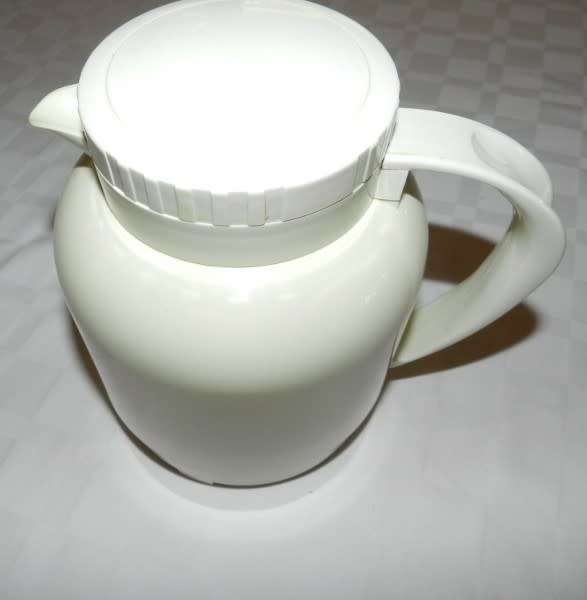 Vintage insulated White cold/hot water jug with handle and insulated glass lined interior.