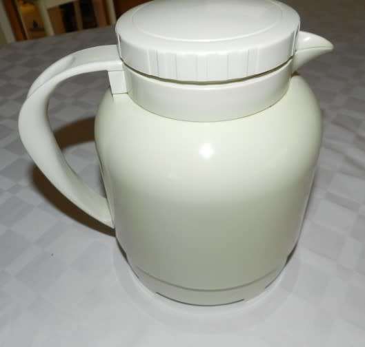 Vintage insulated White cold/hot water jug with handle and insulated glass lined interior.