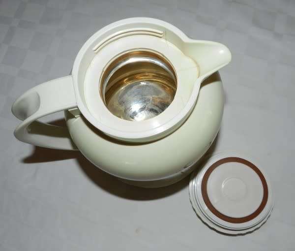 Vintage insulated White cold/hot water jug with handle and insulated glass lined interior.