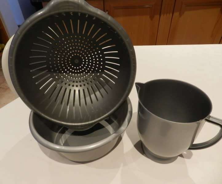 Addis Plastic Grey Kitchen set.  Consists of Colander, bowl and 1,5 l Jug. As new, never used.