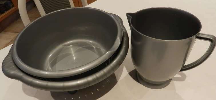 Addis Plastic Grey Kitchen set.  Consists of Colander, bowl and 1,5 l Jug. As new, never used.