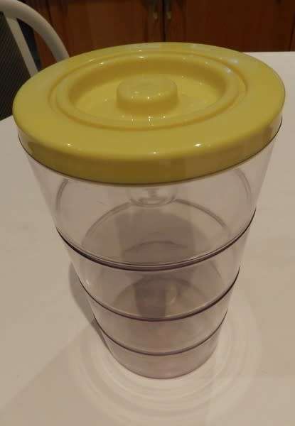 Plastic snack server with lid.  Set of 4x snack bowls that stack