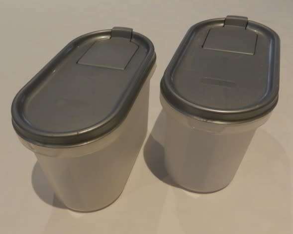 Addis Plastic cereal dispenser/storage container with easy pour Grey lids.