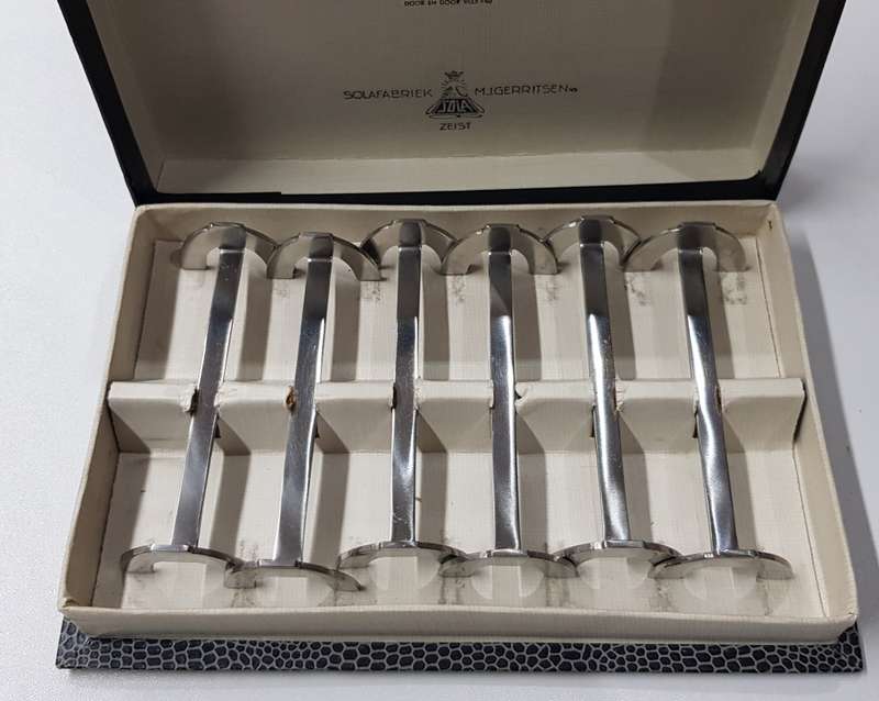 Vintage Dutch  Gero Zilmeta Stainless Steel Knife Rest Set. Circa 1960s. (Messen Legger)