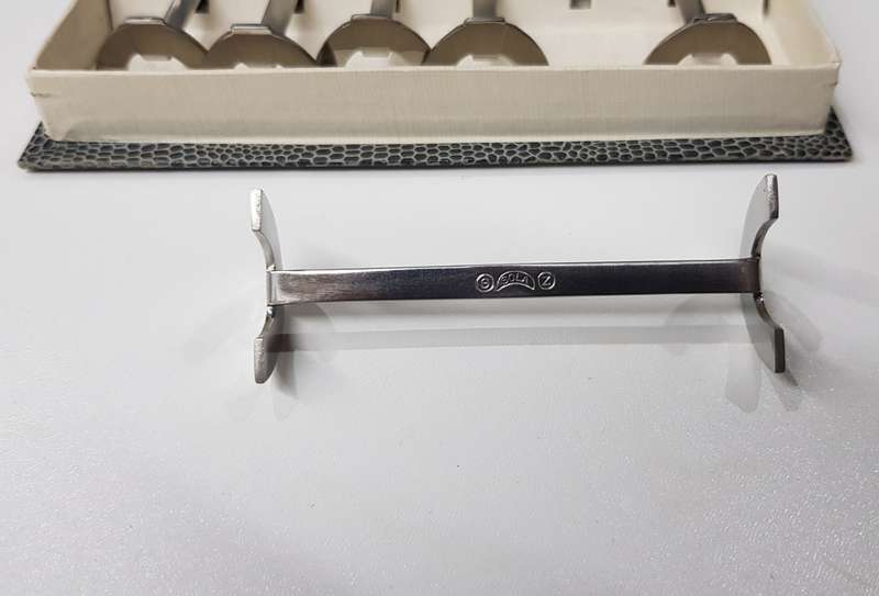Vintage Dutch  Gero Zilmeta Stainless Steel Knife Rest Set. Circa 1960s. (Messen Legger)