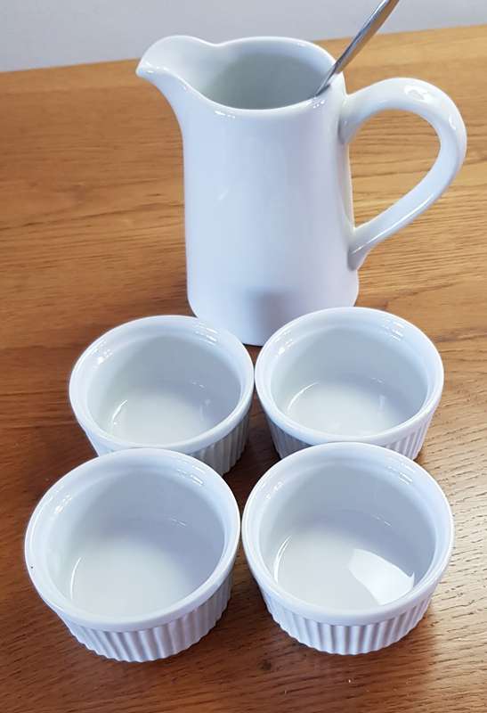 Dinnerware set: Concept Living.  Crockery  5 piece