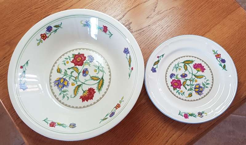 Table Serving Ware Set:   1x Large Porcelain Bowl and matching 1x Porcelain Plate. Floral design.