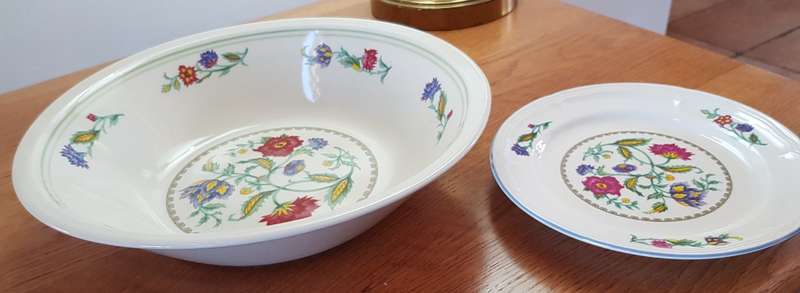 Table Serving Ware Set:   1x Large Porcelain Bowl and matching 1x Porcelain Plate. Floral design.