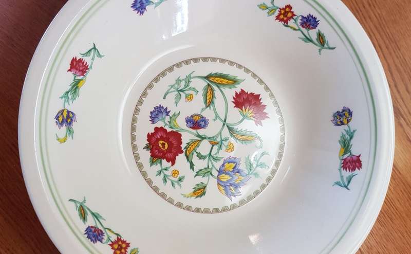 Table Serving Ware Set:   1x Large Porcelain Bowl and matching 1x Porcelain Plate. Floral design.