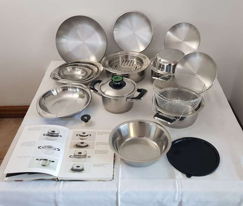 AMC cookware set (a set consisting of 18x pieces).