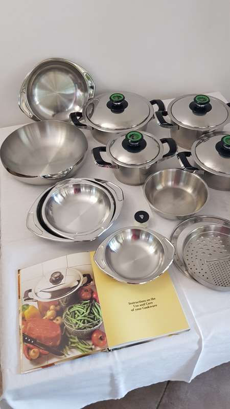 AMC cookware set (a set consisting of 18x pieces).