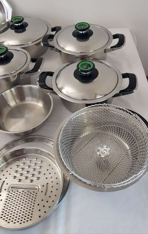 AMC cookware set (a set consisting of 18x pieces).