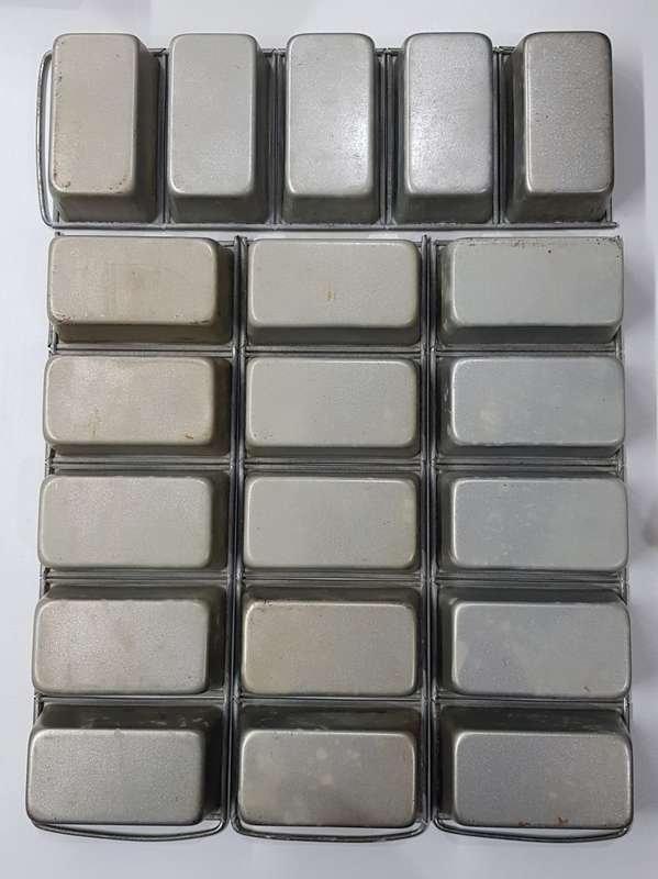 Vintage Set of 4x 5 division Galvanised Metal Mini Loaf baking pans.