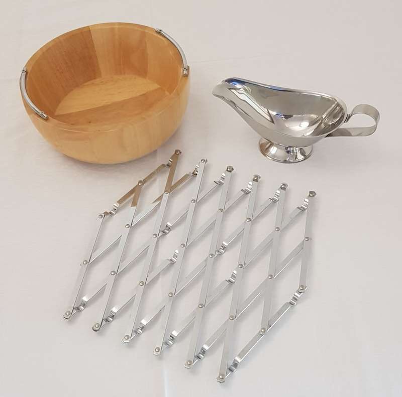 Salad bowl with S/S sauce boat and extendable pot trivet.