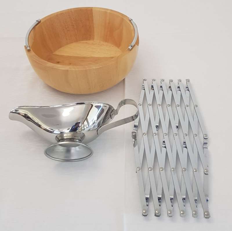 Salad bowl with S/S sauce boat and extendable pot trivet.
