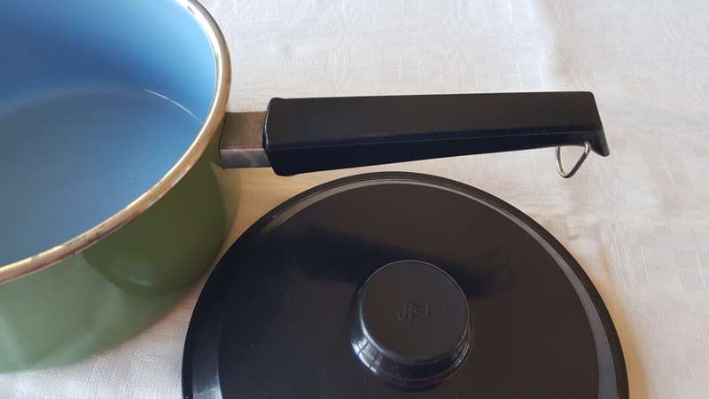 Vintage Saucepan  A heavy Copper bottom, thickwalled enamel saucepan