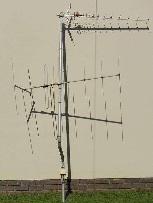 Aerial for TV UHF and VHF plus combiner pole and mounting bracket