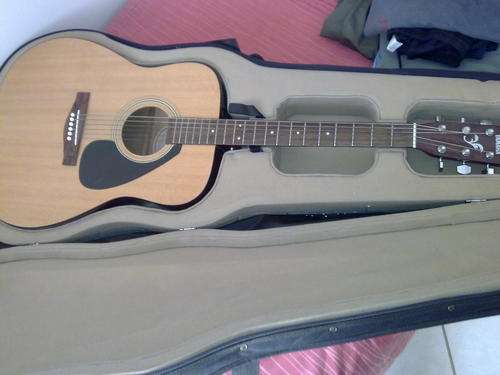 yamaha f310 accoustic guitar