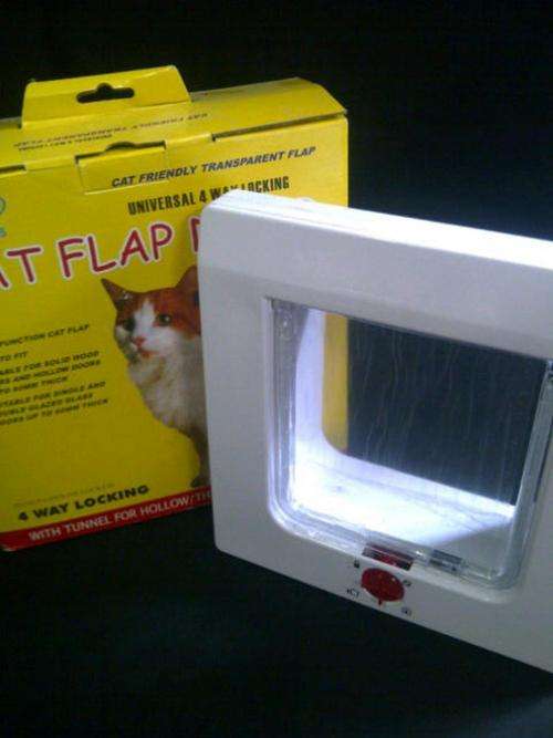 Daro Universal 4 Way Locking Cat/Small Dog Flap - SNAP FRIDAY AUCTION - NO RESERVE! R395 VALUE!