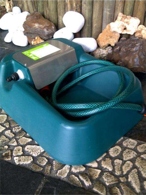 Dog on Tap  - CRAZY WEDNESDAY AUCTION - NO RESERVE! R449 Value!!