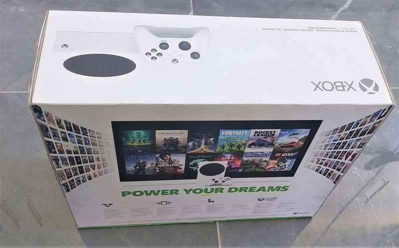 Xbox Series S 512 GB Digital Console 1 controller (Open box - Brand new!!!)