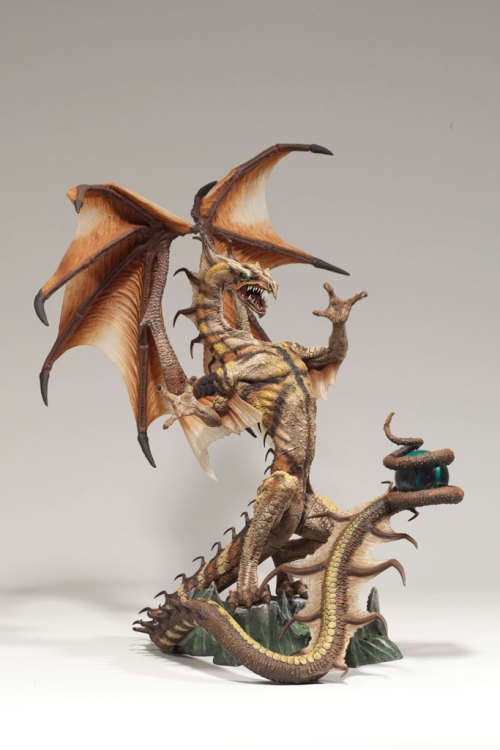 Mcfarlane SORCERERS DRAGON CLAN 4